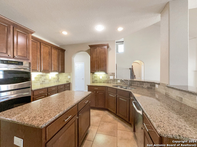 Listing photo id 15 for 9615 Calmont Way