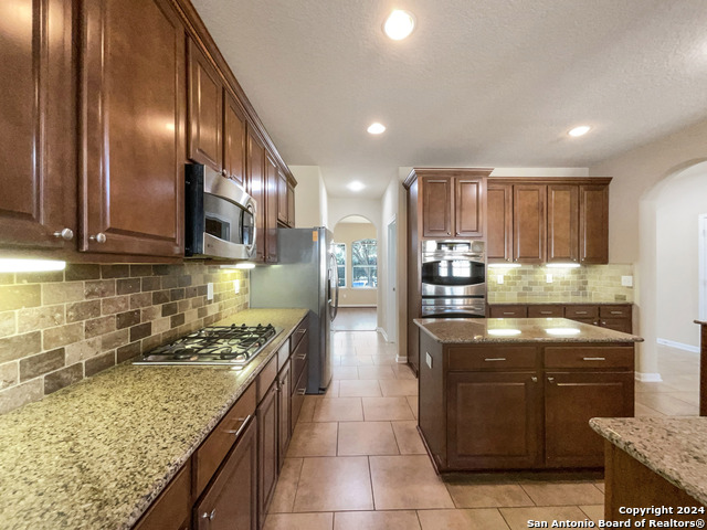 Listing photo id 16 for 9615 Calmont Way