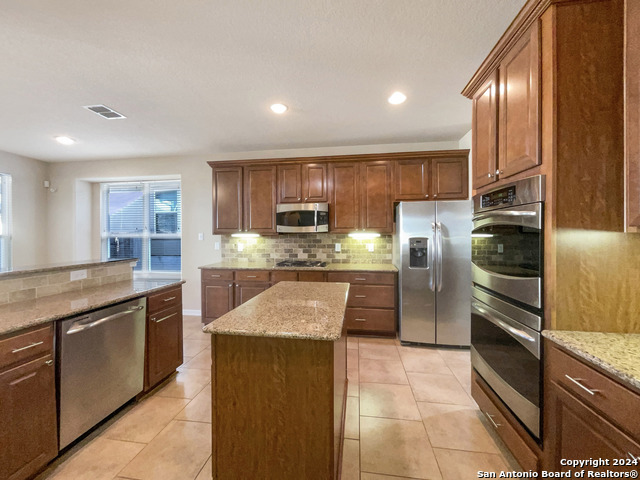 Listing photo id 4 for 9615 Calmont Way