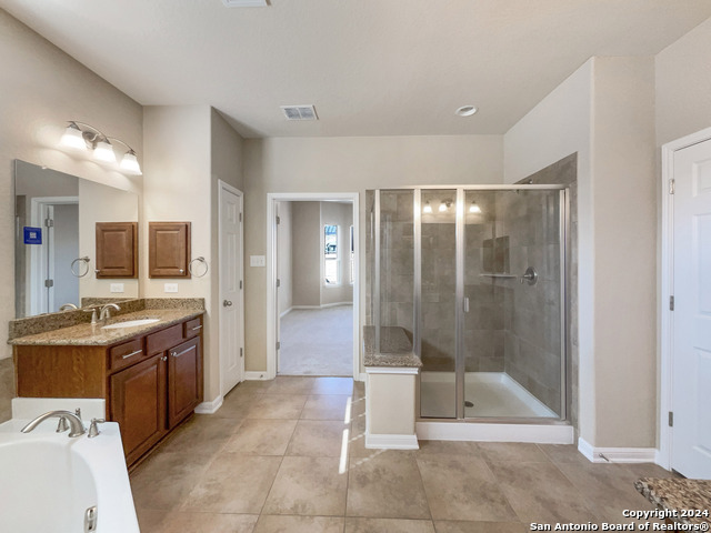 Listing photo id 5 for 9615 Calmont Way