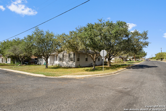 Listing photo id 19 for 311 Schneider St