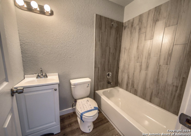 Listing photo id 0 for 926 King Ave  5