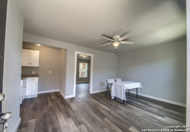 Listing photo id 1 for 926 King Ave  5