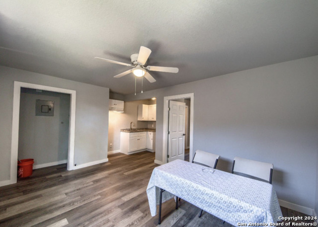 Listing photo id 5 for 926 King Ave  5