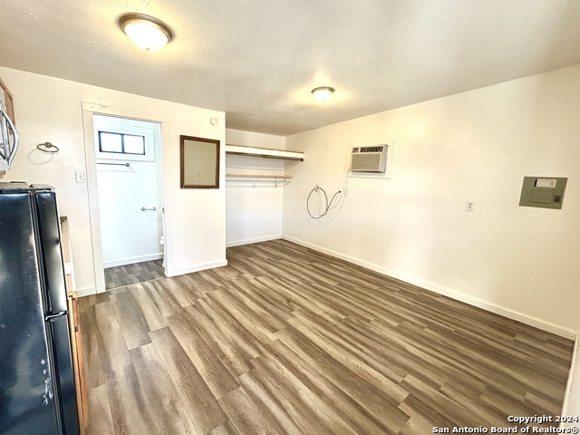 Listing photo id 2 for 2614 Monterey Street  4