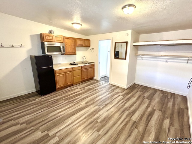 Listing photo id 3 for 2614 Monterey Street  4