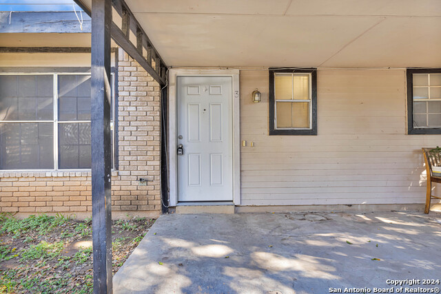 Listing photo id 2 for 5221 Meadowfield  3