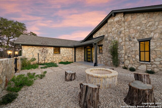 Details for 160 Mountain Way, Kerrville, TX 78028