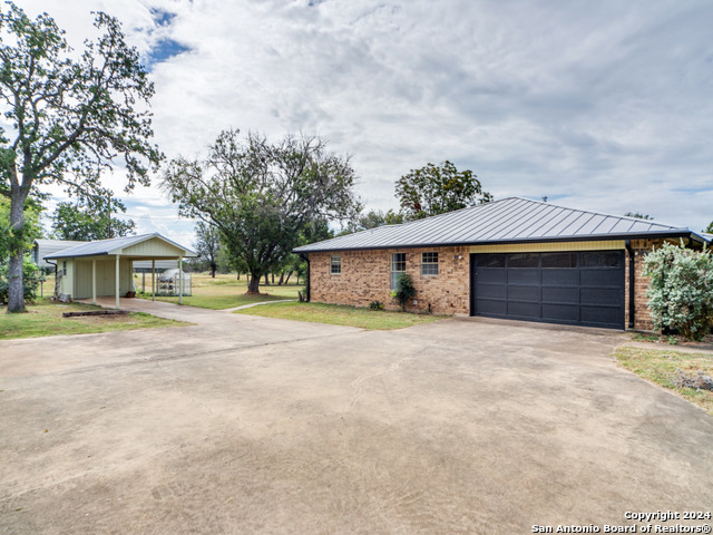 Listing photo id 20 for 239 Oak Wood Rd E