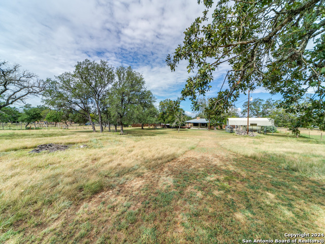 Listing photo id 23 for 239 Oak Wood Rd E