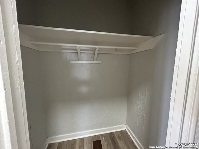 Listing photo id 3 for 1625 Mccullough Ave  5