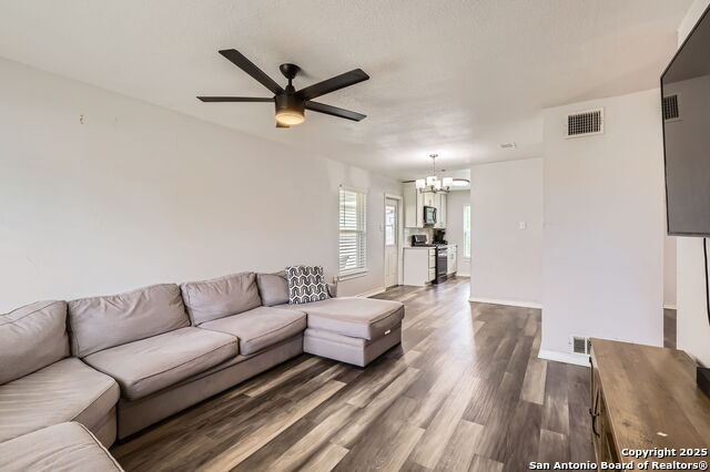 Listing photo id 1 for 207 Villaret Blvd E