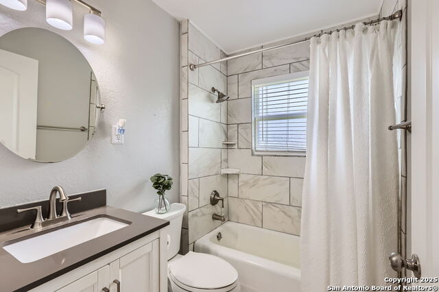 Listing photo id 5 for 207 Villaret Blvd E