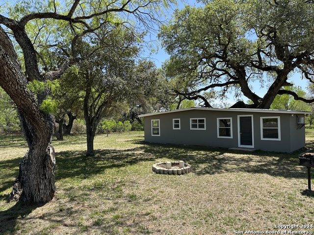 Details for 104 Cr 2644  , Moore, TX 78057