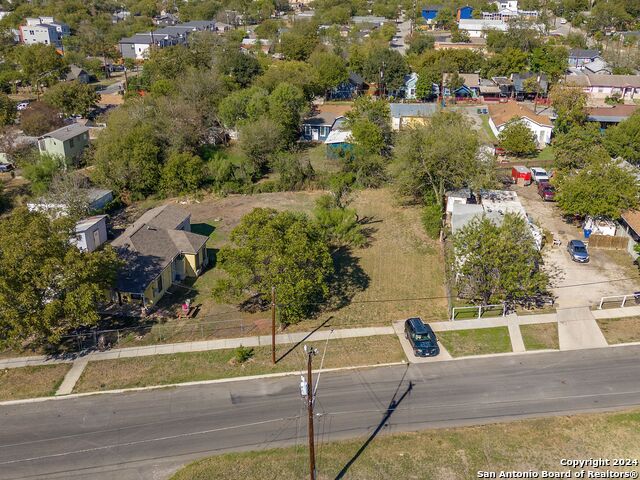 Image 7 of 24 For 631 Aransas Ave