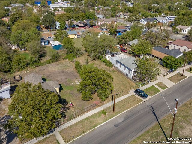 Image 8 of 24 For 631 Aransas Ave