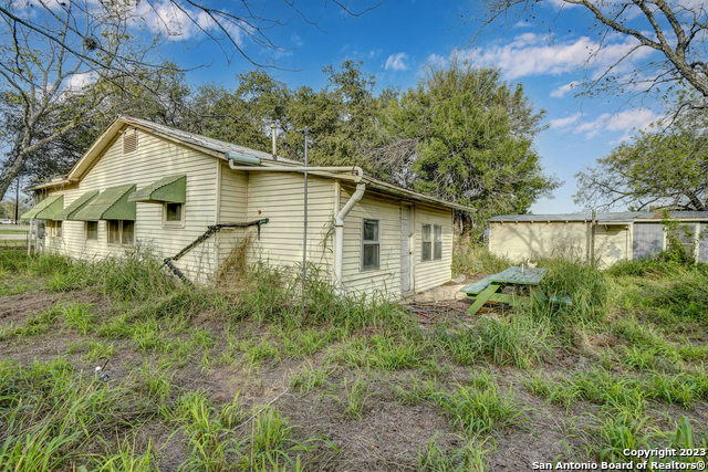 Image 11 of 32 For 17770 Interstate 35