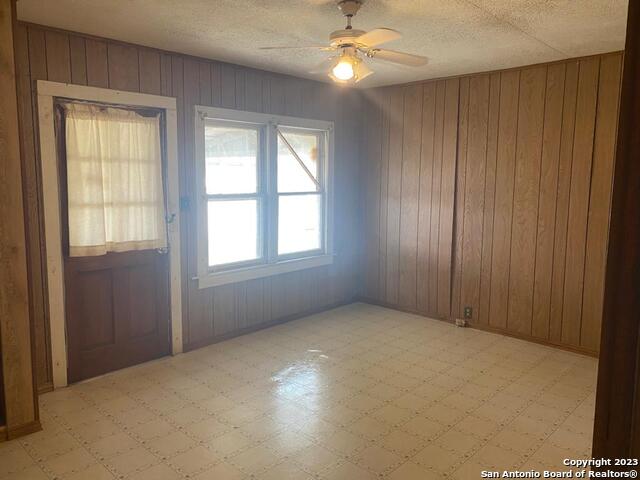 Image 13 of 32 For 17770 Interstate 35