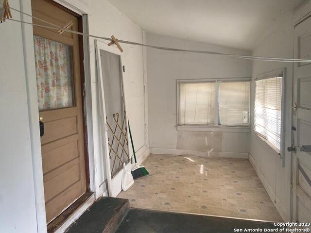 Image 23 of 32 For 17770 Interstate 35