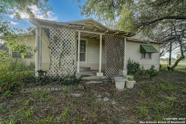 Image 5 of 32 For 17770 Interstate 35