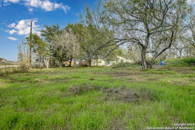 Image 8 of 32 For 17770 Interstate 35