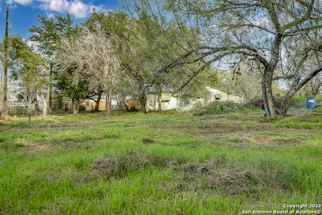 Image 9 of 32 For 17770 Interstate 35