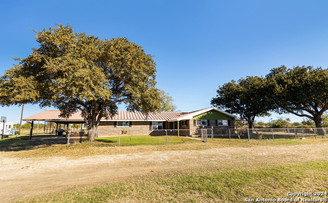 Details for 458 County Road 664, Devine, TX 78016