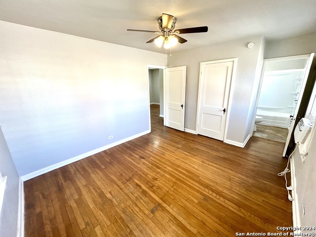 Listing photo id 12 for 425 Maverick Street  8