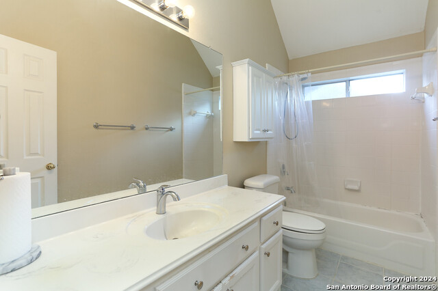 Listing photo id 22 for 18610 Surreywood