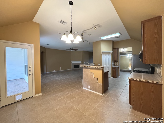 Listing photo id 4 for 4724 Green Bluff