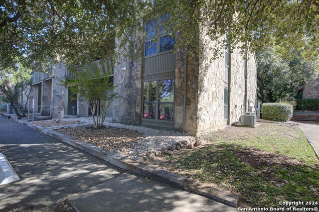 Details for 211 T Bar M Dr  211, New Braunfels, TX 78132