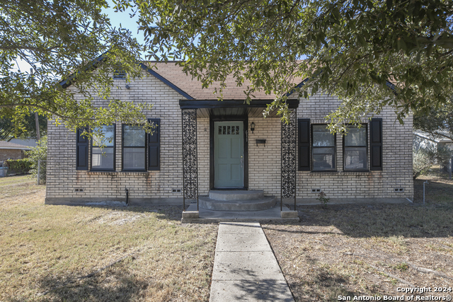 Details for 611 Johnson N, Karnes City, TX 78118