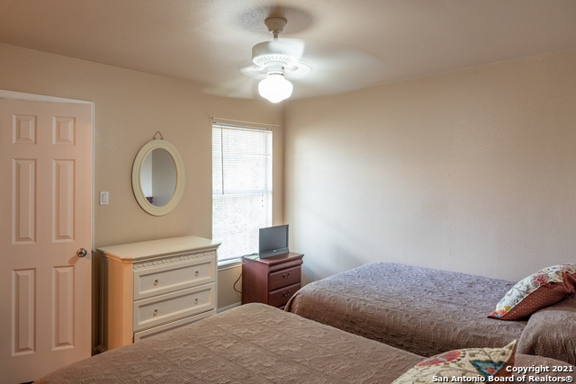 Image 20 of 37 For 129 Chapel Hill Circle  129