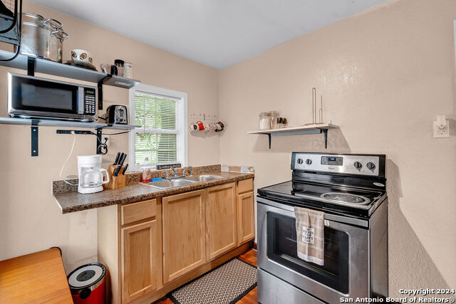 Image 5 of 13 For 830 Canton  
