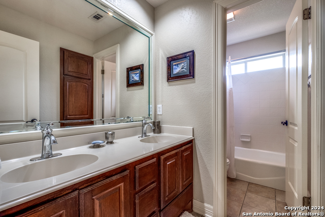 Listing photo id 19 for 3534 Monterrey Oak