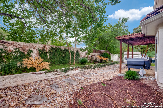 Listing photo id 20 for 3534 Monterrey Oak