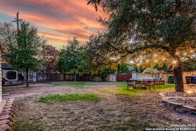 Listing photo id 22 for 3534 Monterrey Oak