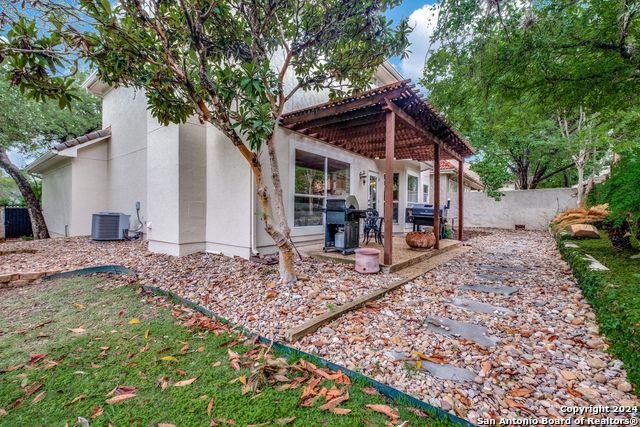 Listing photo id 26 for 3534 Monterrey Oak