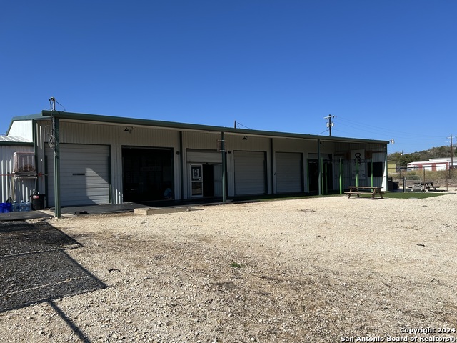 Listing photo id 8 for 2610 Junction Hwy