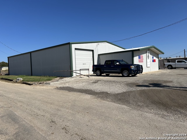 Listing photo id 0 for 2610 Junction Hwy