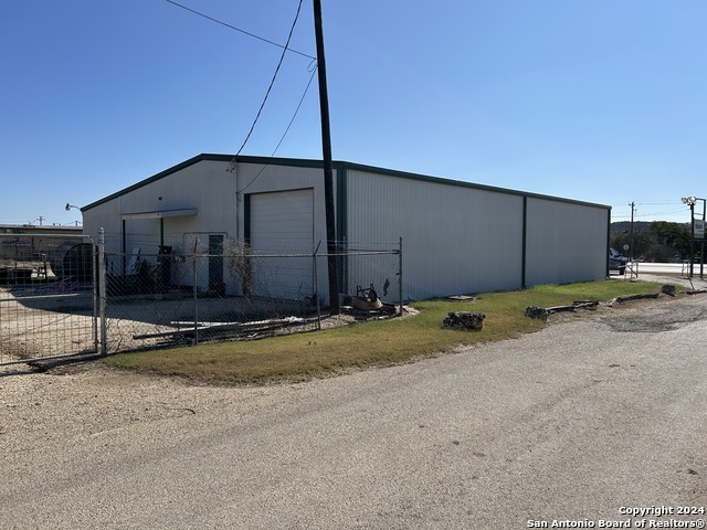 Listing photo id 6 for 2610 Junction Hwy