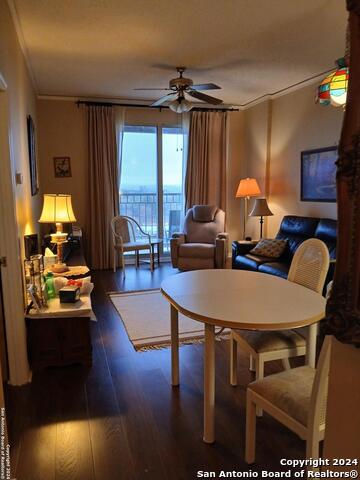 Listing photo id 2 for 1 Towers Park Lane  703