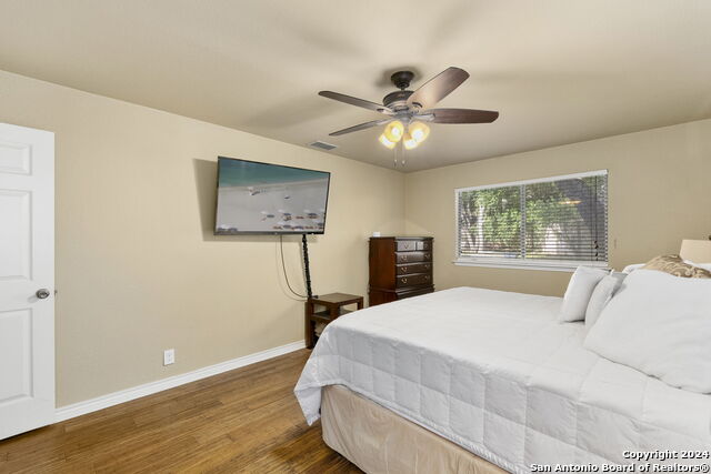 Listing photo id 21 for 20019 Encino Ridge St