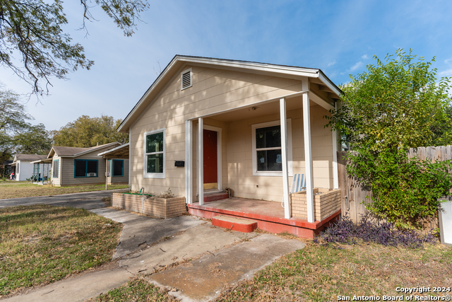 Details for 812 Maple St, Uvalde, TX 78801