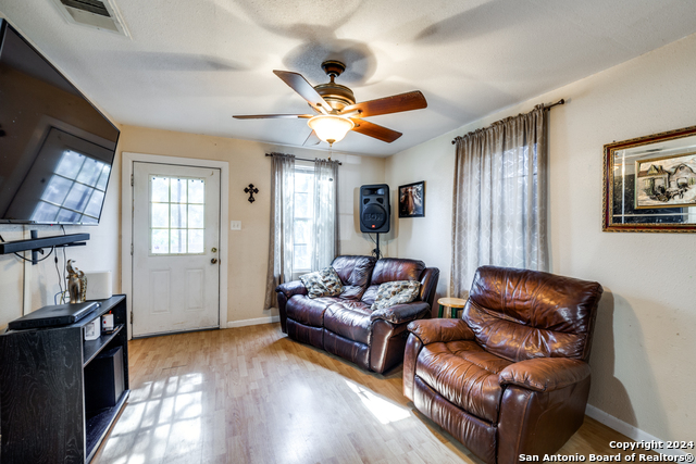 Image 11 of 20 For 928 Kayton Ave