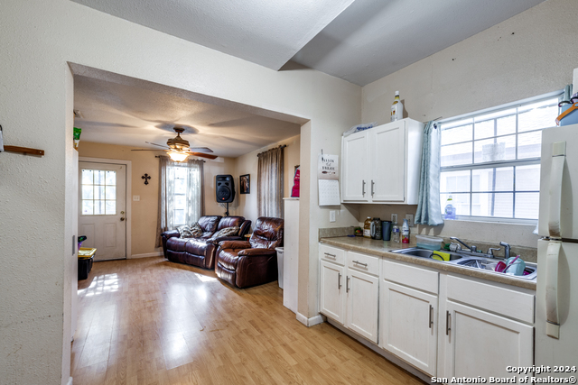 Image 8 of 20 For 928 Kayton Ave