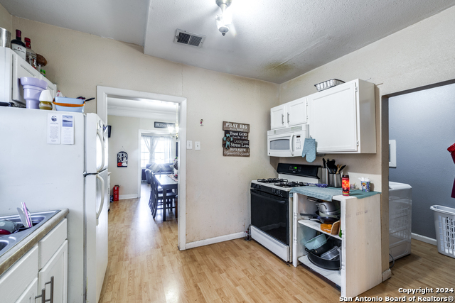 Image 9 of 20 For 928 Kayton Ave