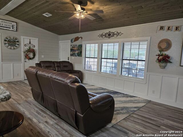 Image 18 of 26 For 464 Jim Davis Place