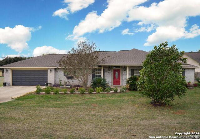 Details for 443 4th St  , Floresville, TX 78114