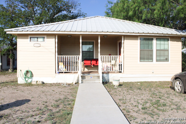 Details for 221 Chaparral St, Uvalde, TX 78801